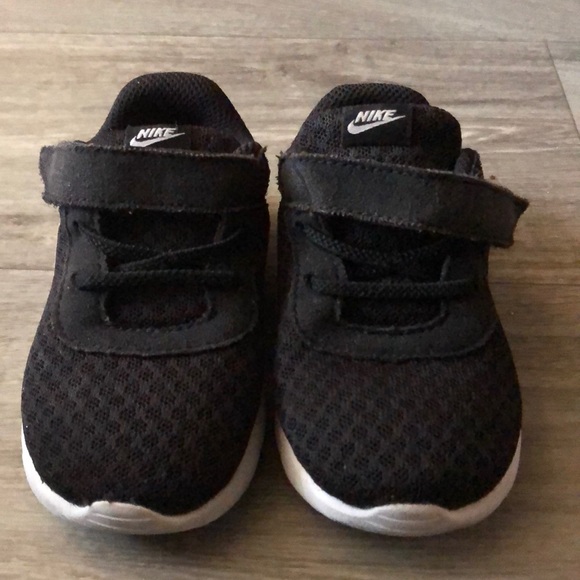 Infant Black & White Nike’s size 6C - Picture 9 of 11